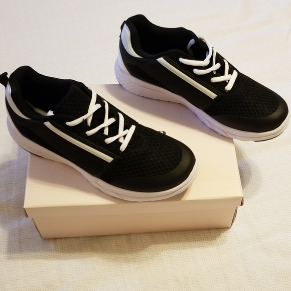 Sneaker - Picture 3 of 4